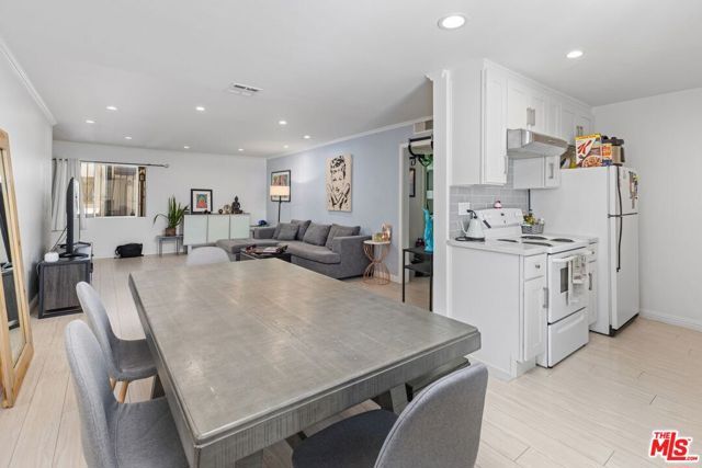 12801 Moorpark Street 206, Studio City (los Angeles), CA 91604