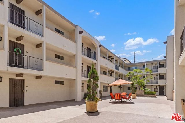 12801 Moorpark Street 206, Studio City (los Angeles), CA 91604