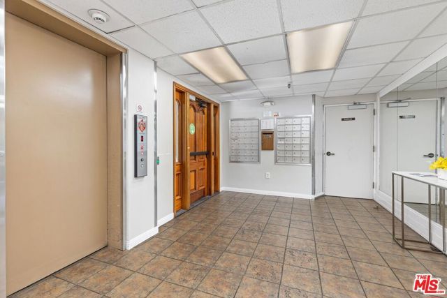 12801 Moorpark Street 206, Studio City (los Angeles), CA 91604
