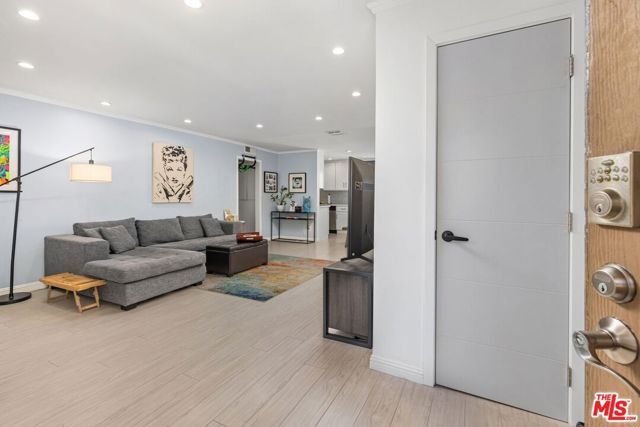 12801 Moorpark Street 206, Studio City (los Angeles), CA 91604