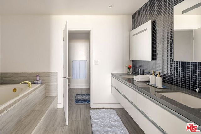 10724 Wilshire Boulevard 712, Los Angeles, CA 90024
