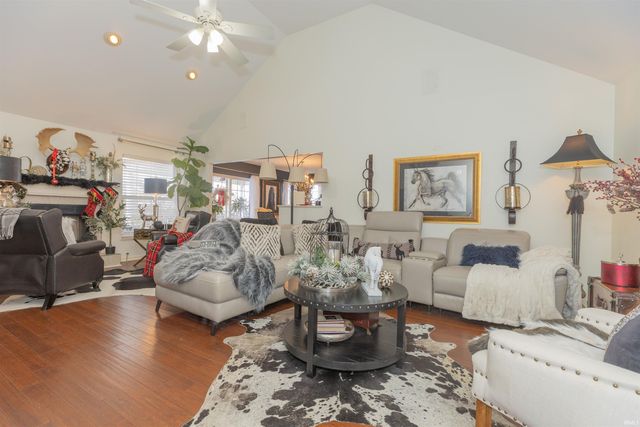 2904 Laura Lynn Lane, Newburgh, IN 47630