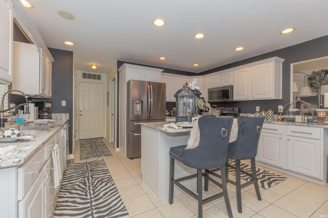 2904 Laura Lynn Lane, Newburgh, IN 47630