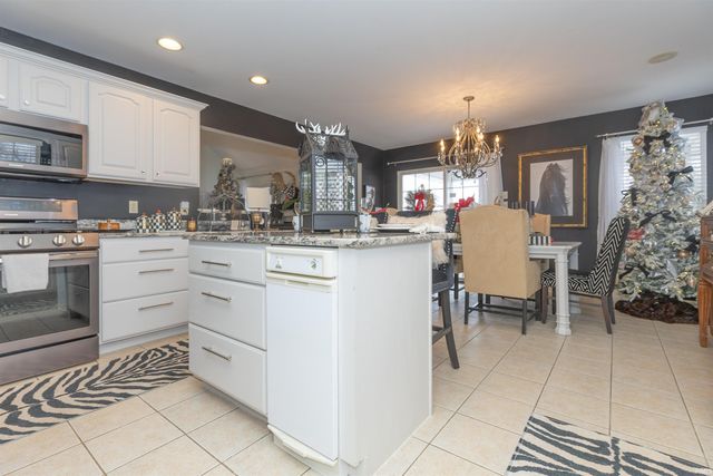 2904 Laura Lynn Lane, Newburgh, IN 47630