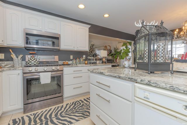 2904 Laura Lynn Lane, Newburgh, IN 47630