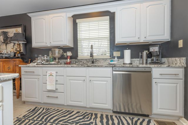 2904 Laura Lynn Lane, Newburgh, IN 47630