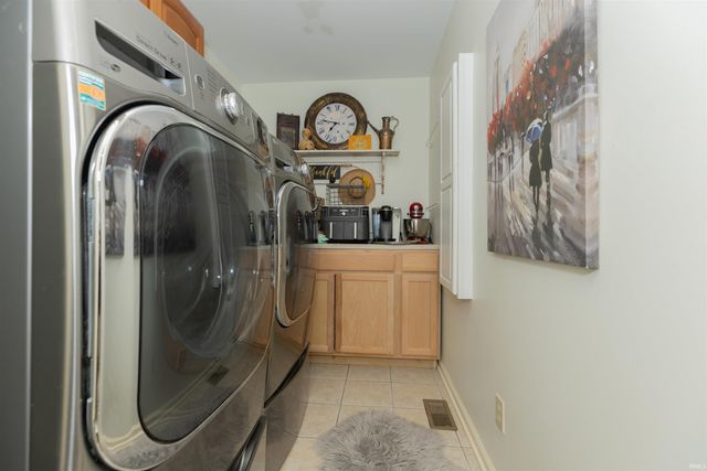 2904 Laura Lynn Lane, Newburgh, IN 47630