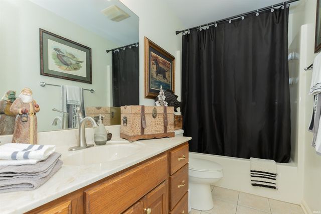 2904 Laura Lynn Lane, Newburgh, IN 47630