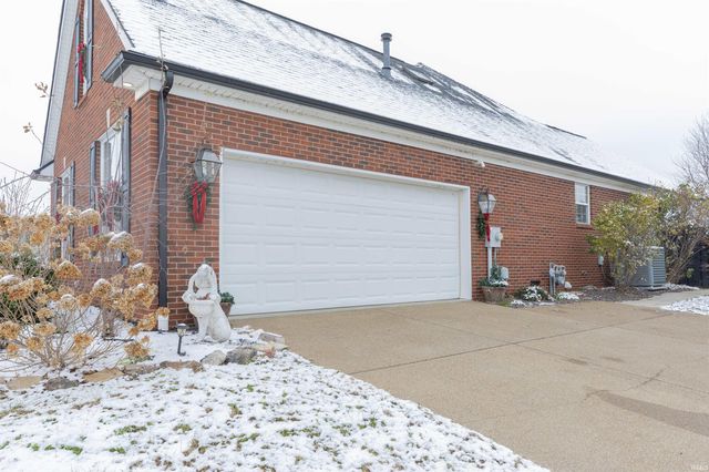 2904 Laura Lynn Lane, Newburgh, IN 47630