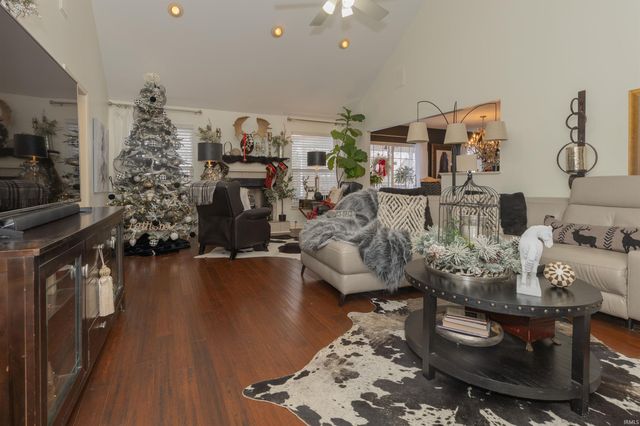 2904 Laura Lynn Lane, Newburgh, IN 47630