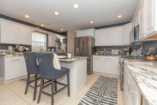 2904 Laura Lynn Lane, Newburgh, IN 47630