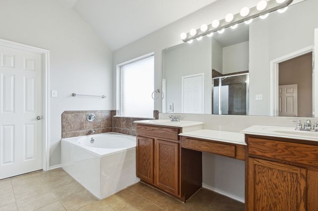 10813 Middleglenn Road, Fort Worth, TX 76052