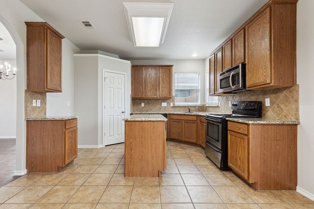 10813 Middleglenn Road, Fort Worth, TX 76052