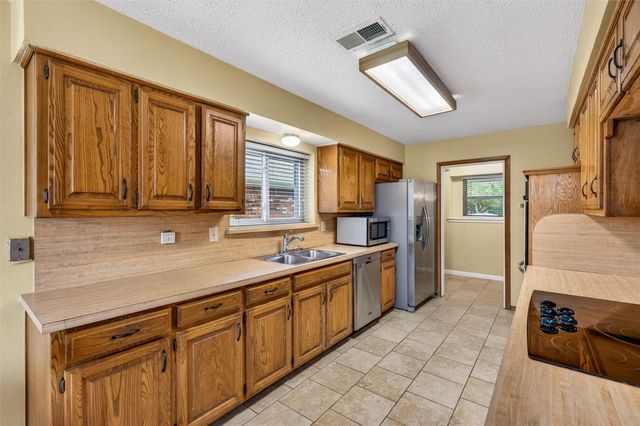 2516 Willowdale Drive, Carrollton, TX 75006