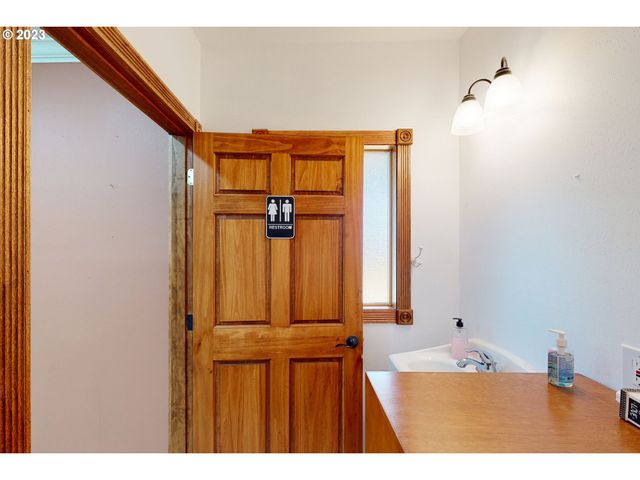 101 W BROADWAY Ave, Milton Freewater, OR 97862