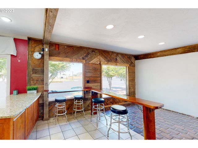 101 W BROADWAY Ave, Milton Freewater, OR 97862