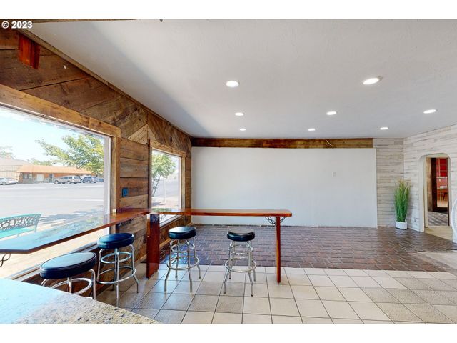 101 W BROADWAY Ave, Milton Freewater, OR 97862