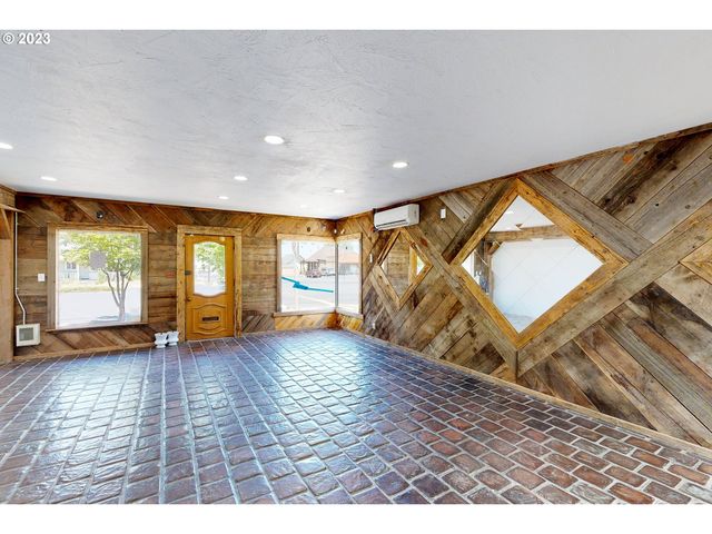 101 W BROADWAY Ave, Milton Freewater, OR 97862