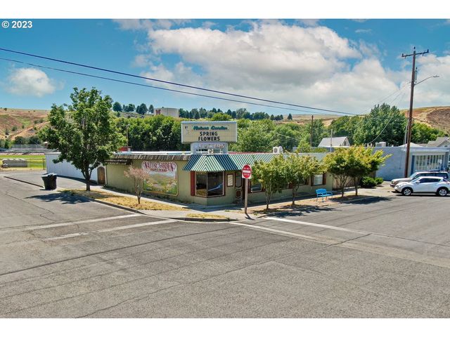 101 W BROADWAY Ave, Milton Freewater, OR 97862