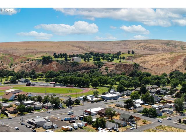 101 W BROADWAY Ave, Milton Freewater, OR 97862