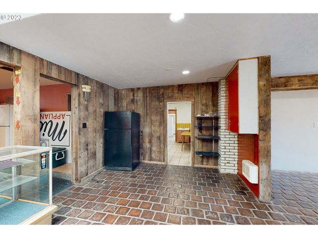 101 W BROADWAY Ave, Milton Freewater, OR 97862