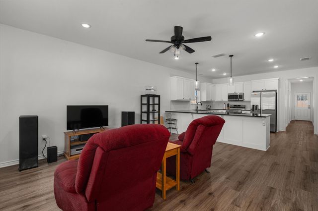 109 Calvert Ln, Gilmer, TX 75645