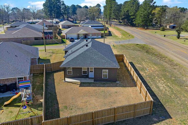 109 Calvert Ln, Gilmer, TX 75645