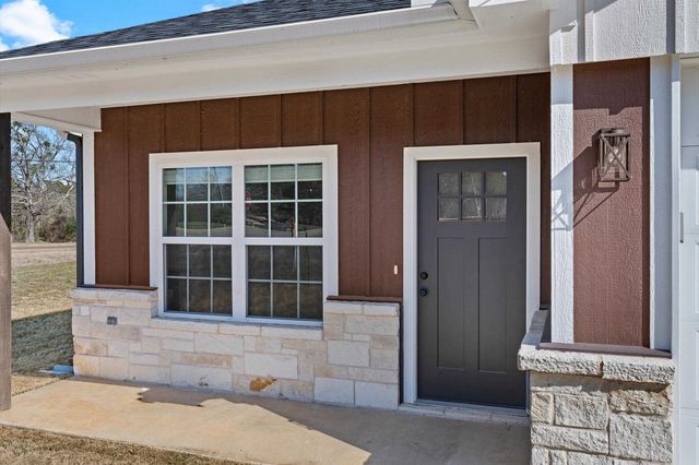 109 Calvert Ln, Gilmer, TX 75645