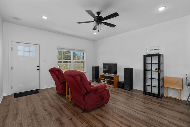 109 Calvert Ln, Gilmer, TX 75645