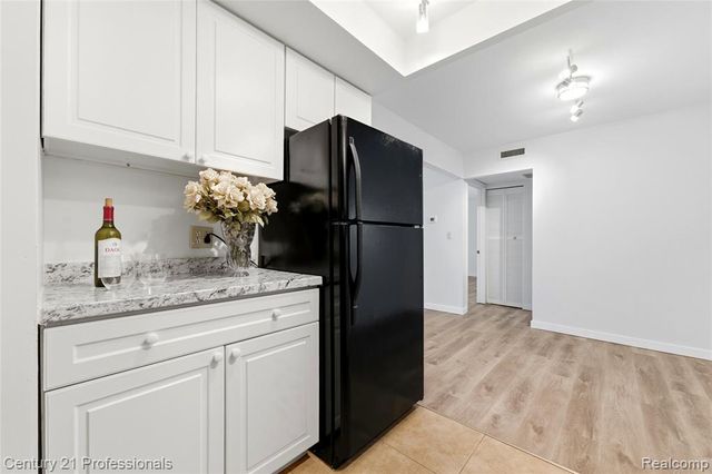 2375 Walton Boulevard 8, Rochester Hills, MI 48309