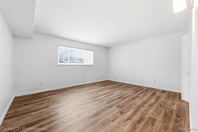 2375 Walton Boulevard 8, Rochester Hills, MI 48309