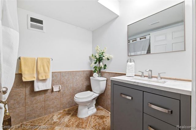 2375 Walton Boulevard 8, Rochester Hills, MI 48309