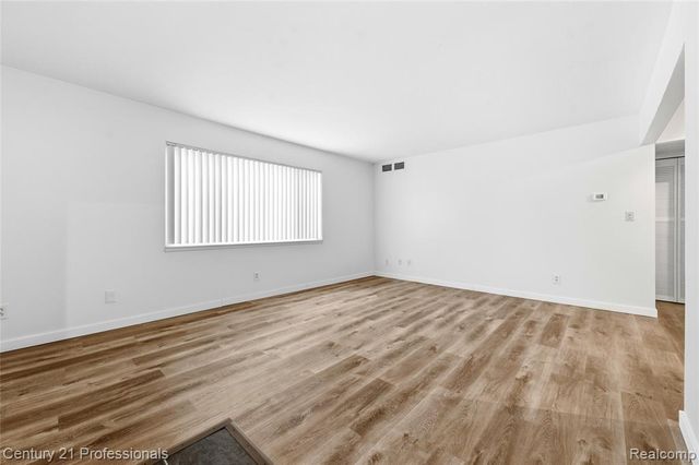 2375 Walton Boulevard 8, Rochester Hills, MI 48309