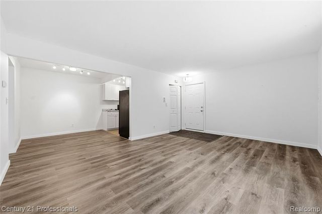 2375 Walton Boulevard 8, Rochester Hills, MI 48309