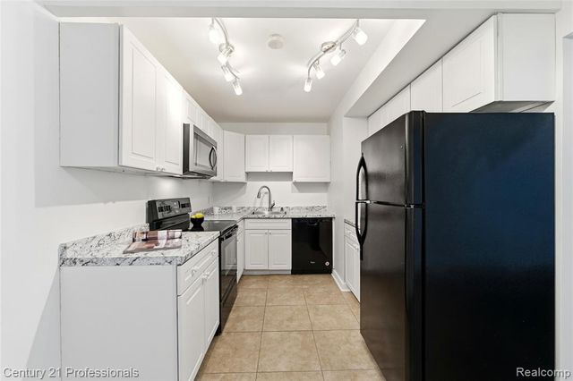 2375 Walton Boulevard 8, Rochester Hills, MI 48309