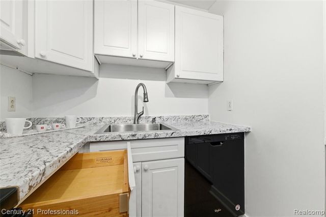 2375 Walton Boulevard 8, Rochester Hills, MI 48309