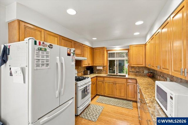 2570 Alvarado Ter S, Salem, OR 97302