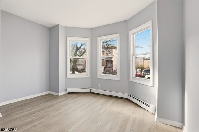 150 S 10Th St, Newark City, NJ 07107