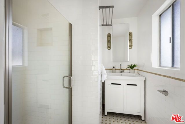 3887 Latrobe Street, Los Angeles, CA 90031