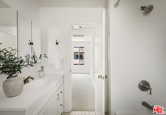 3887 Latrobe Street, Los Angeles, CA 90031