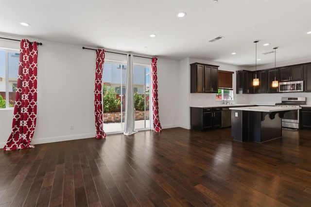 510 E Albertina Ave, Mountain House, CA 95391