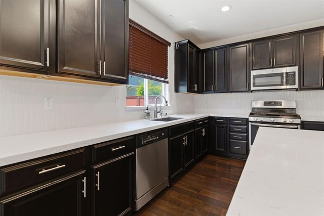 510 E Albertina Ave, Mountain House, CA 95391