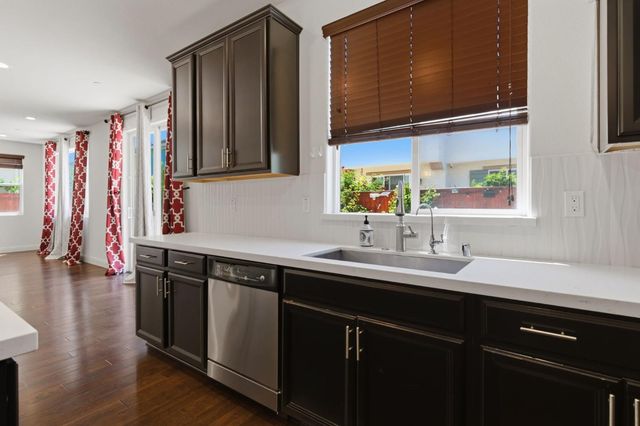 510 E Albertina Ave, Mountain House, CA 95391