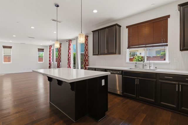 510 E Albertina Ave, Mountain House, CA 95391