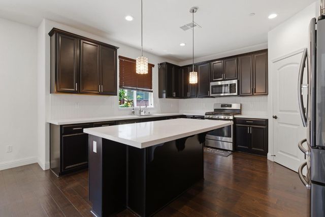 510 E Albertina Ave, Mountain House, CA 95391