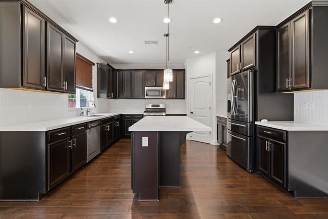510 E Albertina Ave, Mountain House, CA 95391