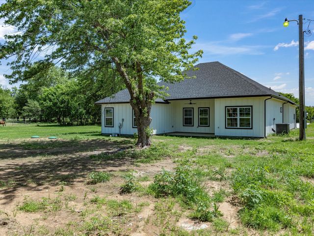 1569 Well Service Road, Bowie, TX 76230