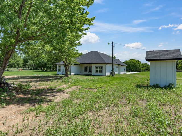 1569 Well Service Road, Bowie, TX 76230