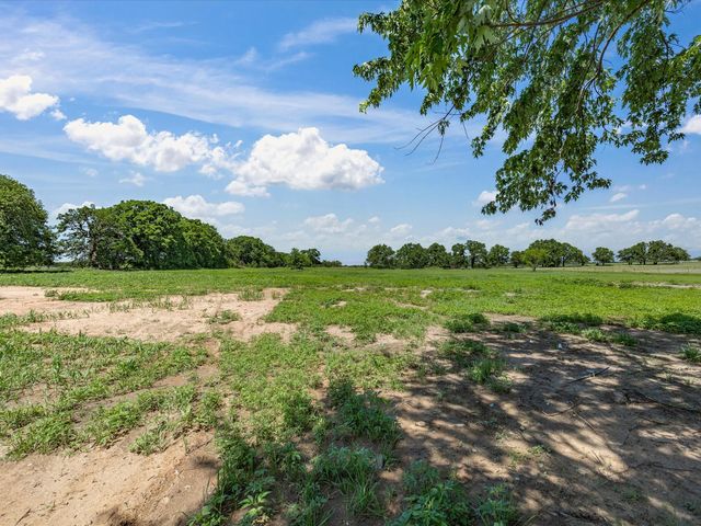 1569 Well Service Road, Bowie, TX 76230