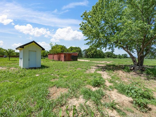 1569 Well Service Road, Bowie, TX 76230